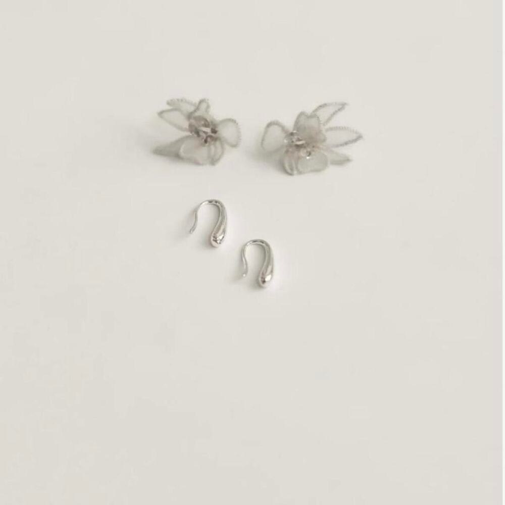 A.B. Ellie XS Charlee Silk Organza Floral Earrings Set - never worn